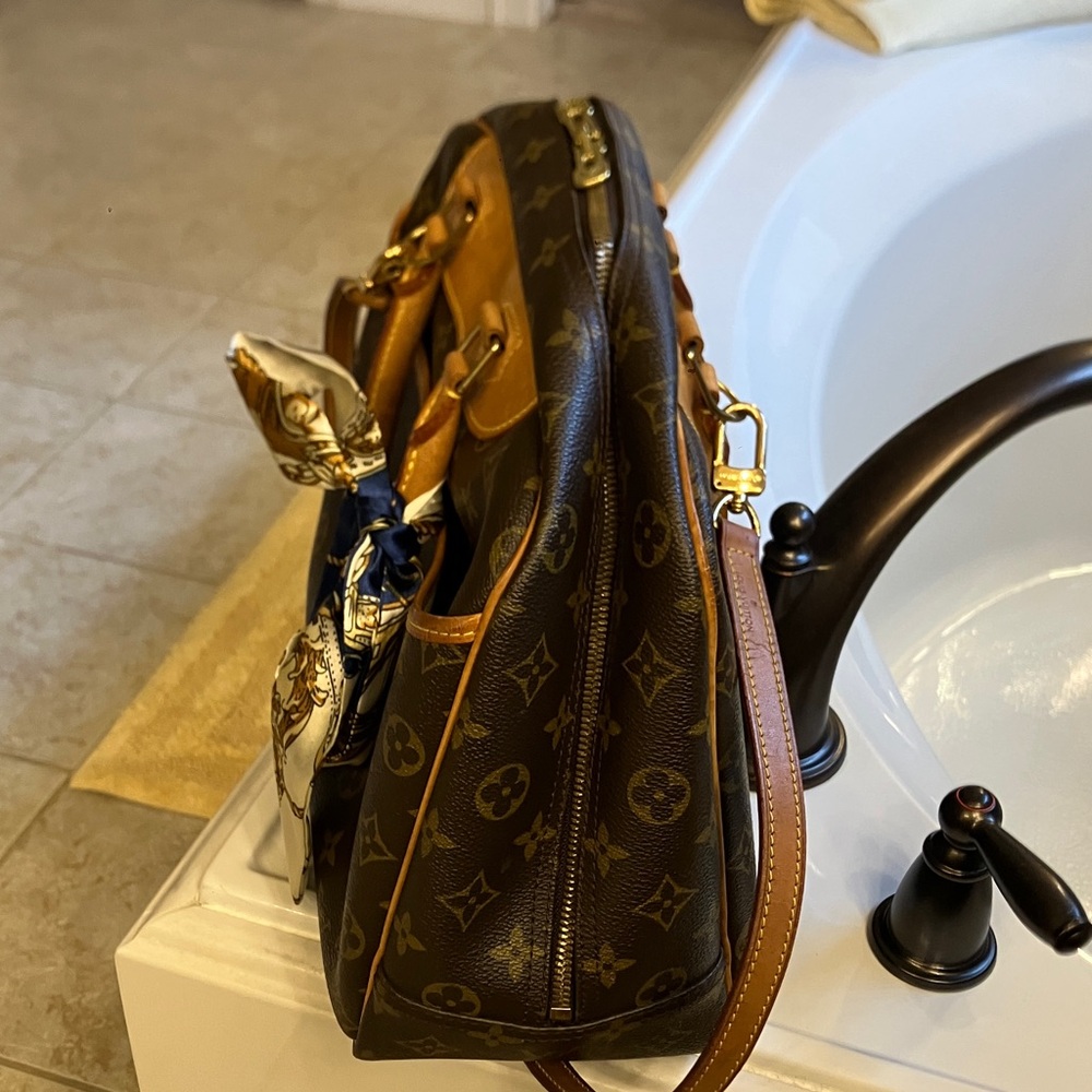 GORGEOUS Authentic Louis Vuitton Deauville with Authentic LV Crossbody Strap!! - Picture 11 of 12